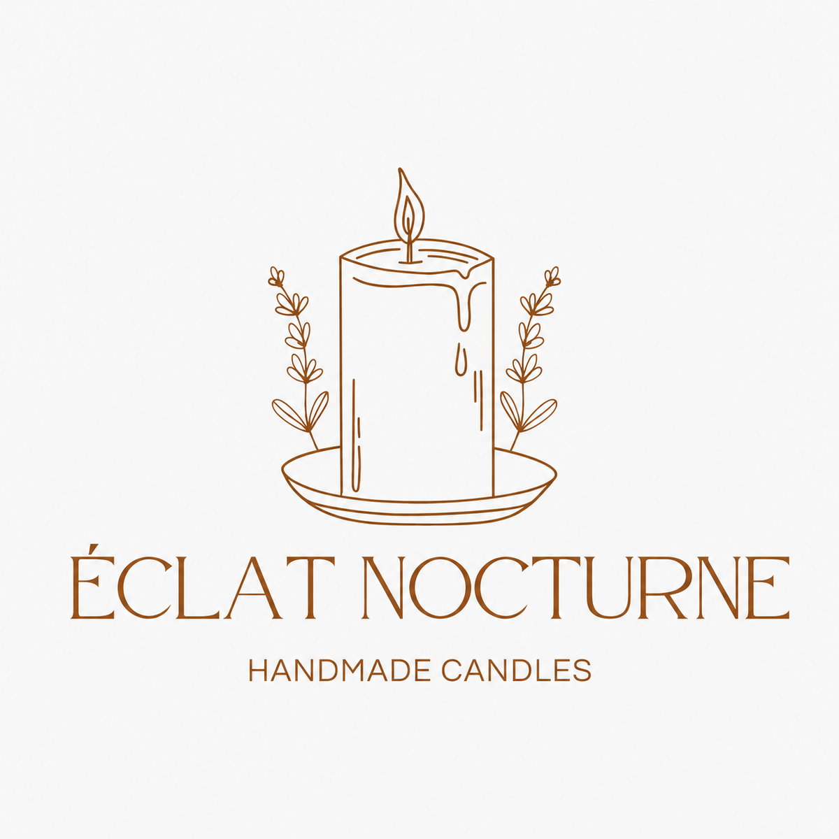 شمعة Blueberry Bliss من Éclat Nocturne – شمعة صويا برائحة مستوحاة من الحلويات. شعار شموع Éclat Nocturne اليدوية برسم خطي بني لشمعة