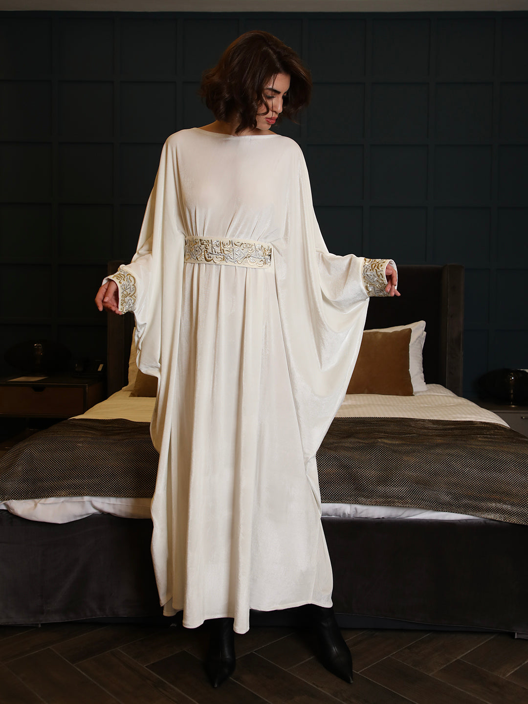 Arabic Belt White Abaya by Mouftah El Chark product photo 2