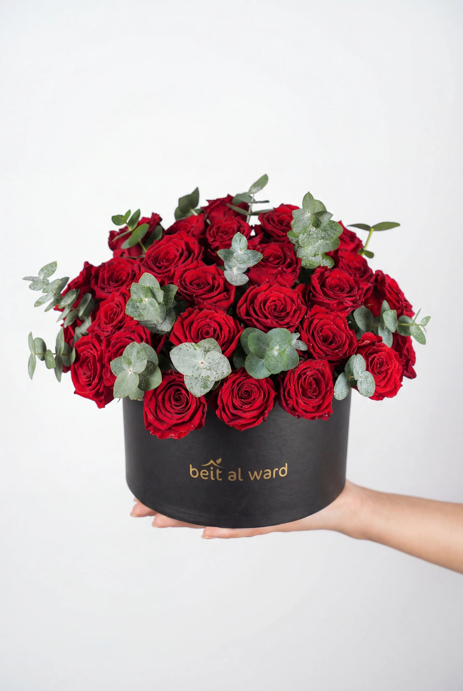 Red Crown luxury black box with 30 red roses for flower delivery in Lebanon by Idole Lebanon